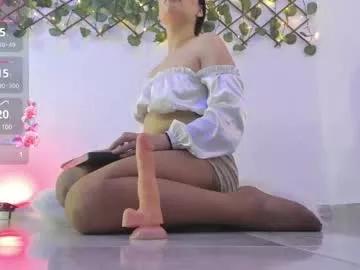 Try our girls live displays and explore the company of endless strippers, with beautiful physiques, vibrating toys and more.