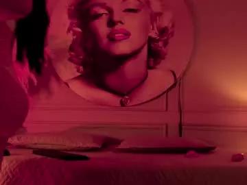 Try our girls live displays and explore the company of endless strippers, with beautiful physiques, vibrating toys and more.