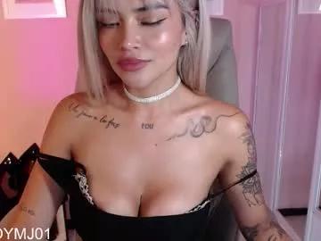 Try our girls live displays and explore the company of endless strippers, with beautiful physiques, vibrating toys and more.