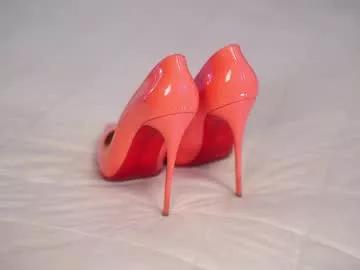 Try our girls live displays and explore the company of endless strippers, with beautiful physiques, vibrating toys and more.