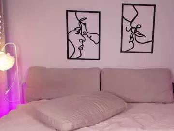 Try our girls live displays and explore the company of endless strippers, with beautiful physiques, vibrating toys and more.