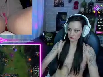 Try our girls live displays and explore the company of endless strippers, with beautiful physiques, vibrating toys and more.