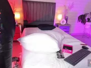 Try our girls live displays and explore the company of endless strippers, with beautiful physiques, vibrating toys and more.