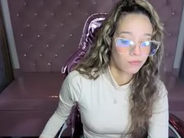 megan_collins_b — GOAL: Show panties [40 tokens remaining] WELCOME TO MY ROOM! #nonude #skinny #latina #natural #curlyhair