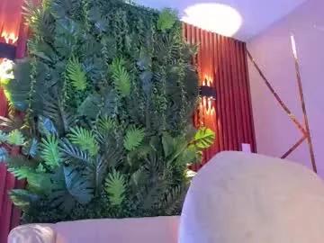 Try our girls live displays and explore the company of endless strippers, with beautiful physiques, vibrating toys and more.