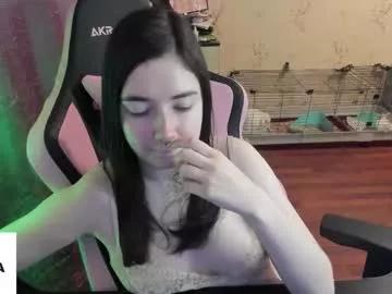 Try our girls live displays and explore the company of endless strippers, with beautiful physiques, vibrating toys and more.