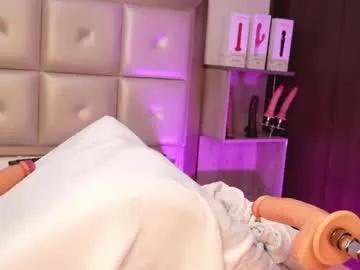 Try our girls live displays and explore the company of endless strippers, with beautiful physiques, vibrating toys and more.
