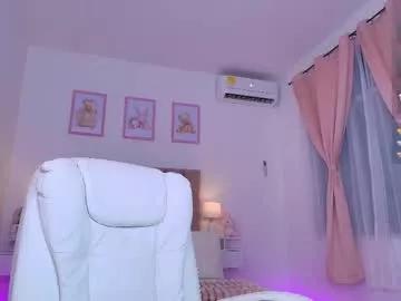 Try our girls live displays and explore the company of endless strippers, with beautiful physiques, vibrating toys and more.