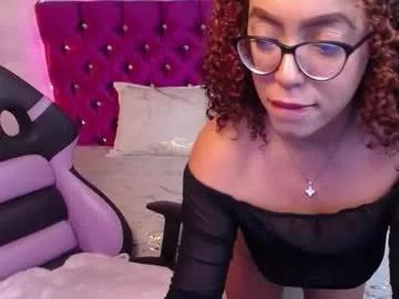 Try our girls live displays and explore the company of endless strippers, with beautiful physiques, vibrating toys and more.