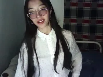 mikhaela_ — GOAL: Blob job [70 tokens remaining] Welcome to my room! #pussy #18 #latina #chorro #cum