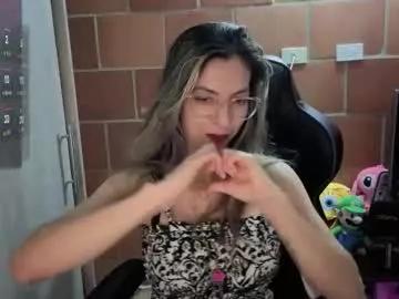 Try our girls live displays and explore the company of endless strippers, with beautiful physiques, vibrating toys and more.