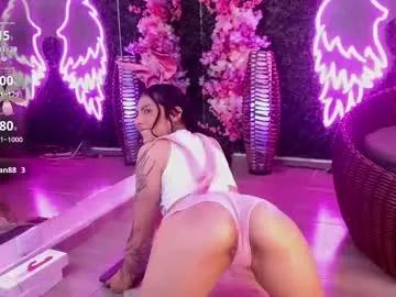 Try our girls live displays and explore the company of endless strippers, with beautiful physiques, vibrating toys and more.