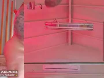 Try our girls live displays and explore the company of endless strippers, with beautiful physiques, vibrating toys and more.