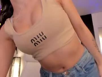 Try our girls live displays and explore the company of endless strippers, with beautiful physiques, vibrating toys and more.