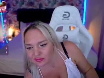 Try our girls live displays and explore the company of endless strippers, with beautiful physiques, vibrating toys and more.