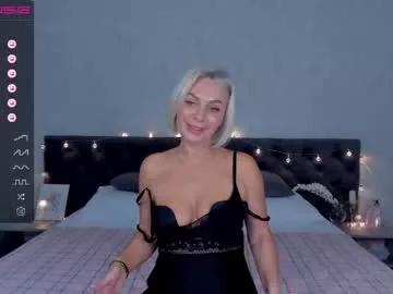 Try our girls live displays and explore the company of endless strippers, with beautiful physiques, vibrating toys and more.