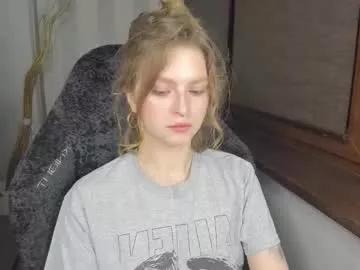 Try our girls live displays and explore the company of endless strippers, with beautiful physiques, vibrating toys and more.