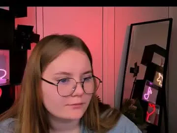 moon_shine25 — GOAL: to lift your spirits [140 tokens remaining] Welcome to my room! #feet #dance #cute  #boobs #18