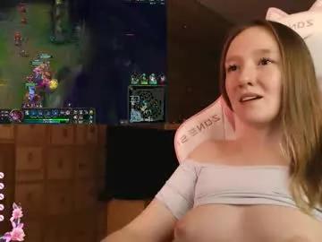 Try our girls live displays and explore the company of endless strippers, with beautiful physiques, vibrating toys and more.