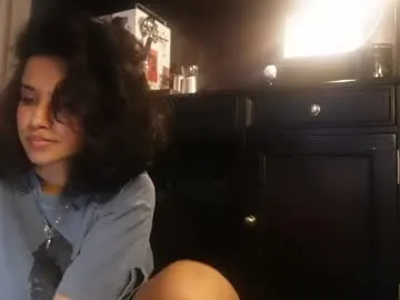 mriea_ — change outfit [2992 tokens remaining]