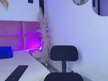 Try our girls live displays and explore the company of endless strippers, with beautiful physiques, vibrating toys and more.