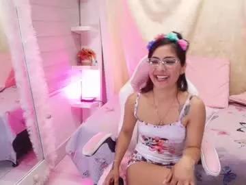 Try our girls live displays and explore the company of endless strippers, with beautiful physiques, vibrating toys and more.