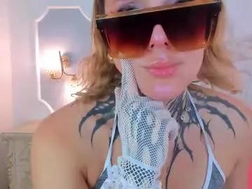 Try our girls live displays and explore the company of endless strippers, with beautiful physiques, vibrating toys and more.