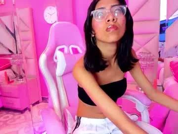 Try our girls live displays and explore the company of endless strippers, with beautiful physiques, vibrating toys and more.