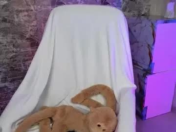 Try our girls live displays and explore the company of endless strippers, with beautiful physiques, vibrating toys and more.