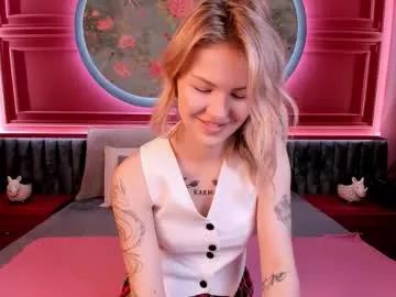 Try our girls live displays and explore the company of endless strippers, with beautiful physiques, vibrating toys and more.