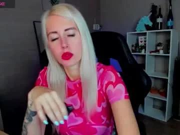 Try our girls live displays and explore the company of endless strippers, with beautiful physiques, vibrating toys and more.