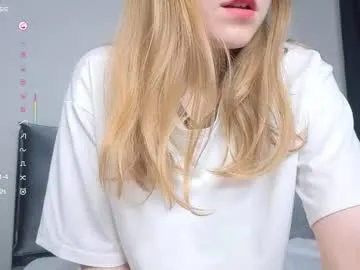 natashiareichow — GOAL: shake boobies [4 tokens remaining] Welcome to my room! #18 #curvy #shy #natural #bigass