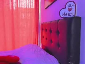 Try our girls live displays and explore the company of endless strippers, with beautiful physiques, vibrating toys and more.