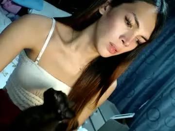 Try our girls live displays and explore the company of endless strippers, with beautiful physiques, vibrating toys and more.