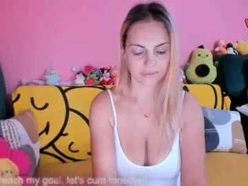 Try our girls live displays and explore the company of endless strippers, with beautiful physiques, vibrating toys and more.