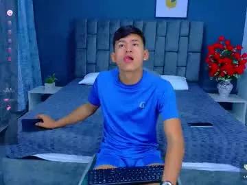 Try our girls live displays and explore the company of endless strippers, with beautiful physiques, vibrating toys and more.