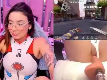 Try our girls live displays and explore the company of endless strippers, with beautiful physiques, vibrating toys and more.