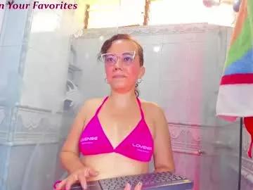Try our girls live displays and explore the company of endless strippers, with beautiful physiques, vibrating toys and more.