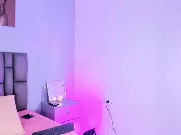 Try our girls live displays and explore the company of endless strippers, with beautiful physiques, vibrating toys and more.