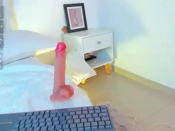Try our girls live displays and explore the company of endless strippers, with beautiful physiques, vibrating toys and more.