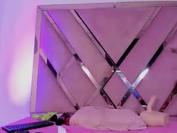 Try our girls live displays and explore the company of endless strippers, with beautiful physiques, vibrating toys and more.