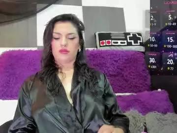 Try our girls live displays and explore the company of endless strippers, with beautiful physiques, vibrating toys and more.