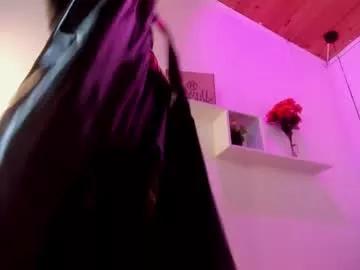 Try our girls live displays and explore the company of endless strippers, with beautiful physiques, vibrating toys and more.