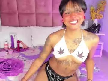 Try our girls live displays and explore the company of endless strippers, with beautiful physiques, vibrating toys and more.