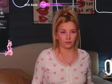 Try our girls live displays and explore the company of endless strippers, with beautiful physiques, vibrating toys and more.