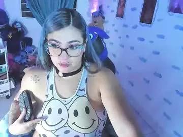 Try our girls live displays and explore the company of endless strippers, with beautiful physiques, vibrating toys and more.
