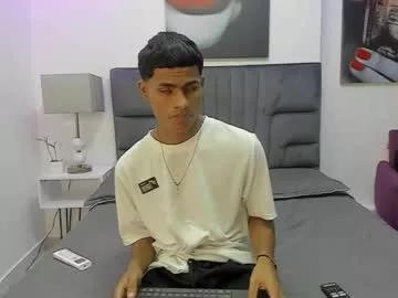 Try our girls live displays and explore the company of endless strippers, with beautiful physiques, vibrating toys and more.