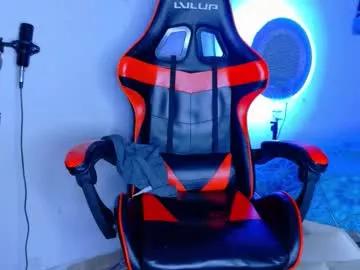 Try our girls live displays and explore the company of endless strippers, with beautiful physiques, vibrating toys and more.