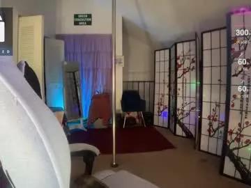 Try our girls live displays and explore the company of endless strippers, with beautiful physiques, vibrating toys and more.