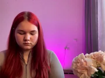 phylissdettra — show my outfit  [9 tokens remaining]